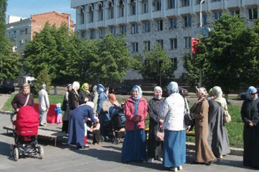 Мөселман яшьләре «Хизб ут-Таһрир»ны рәсмиләштерү өчен көрәшә