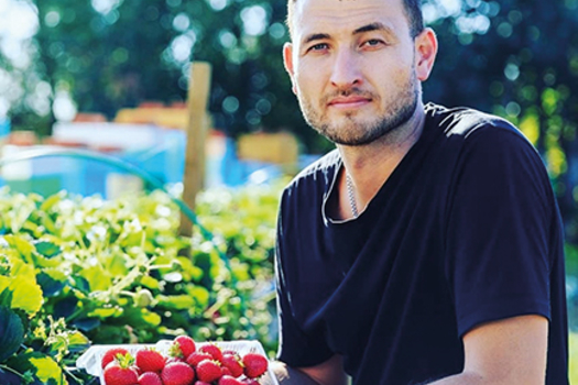 «Бер төп бакча җиләгеннән бер килограмм уңыш алам»
