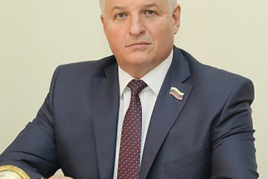 Депутатка «гадел» хөкем – 5 мең сум штраф