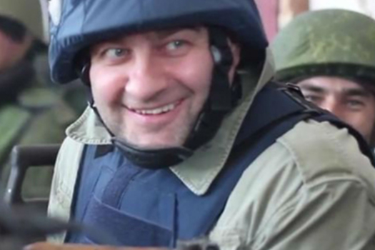 Сәясәт театр белән бер