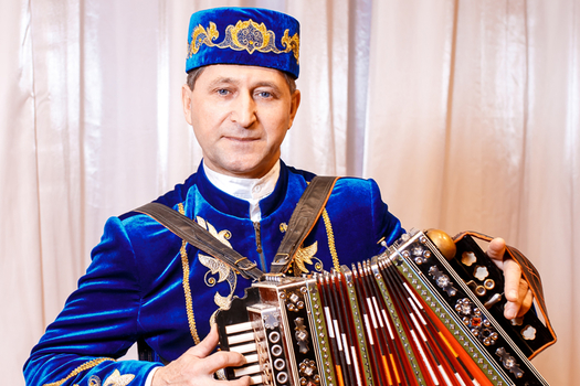«Заказга җыр язып булмый ул»